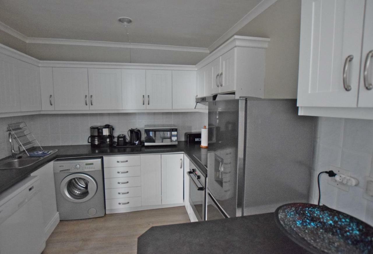 Apartment Dolphin House Hermanus Exterior photo